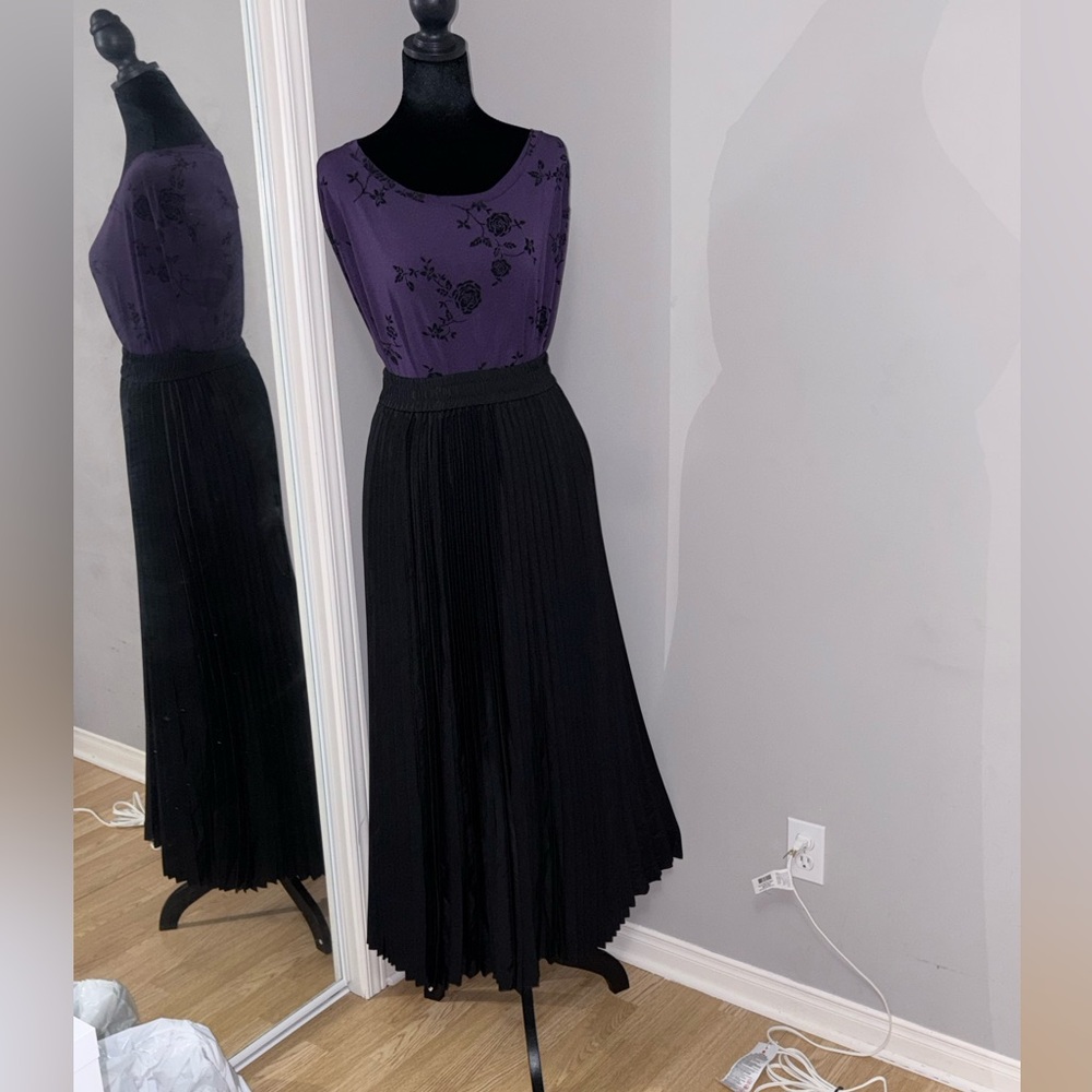 Maxi Skirt-Black, Satin look, Electric Pleated